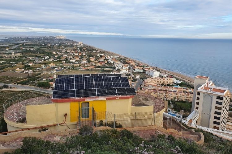Foto paneles solares en estación de bombeo de Cullera