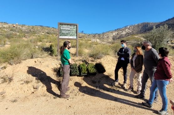 Ir a la noticia Comienza la reforestación del monte alicantino la Replana de Beneixama, calcinado por un incendio