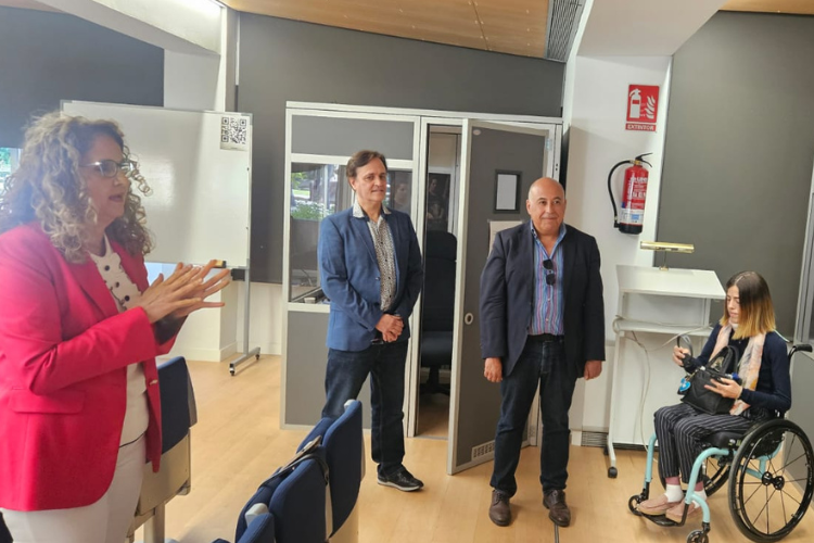 Ir a la noticia La Universidad de Alicante impulsa nuevas medidas de accesibilidad a la cultura junto a Veolia en la Comunitat Valenciana