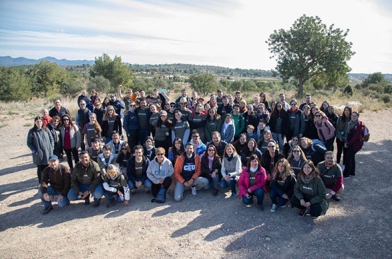 Ir a la noticia Más de un centenar de estudiantes de la CEU UCH han participado en una jornada de reforestación en la Pobla de Vallbona