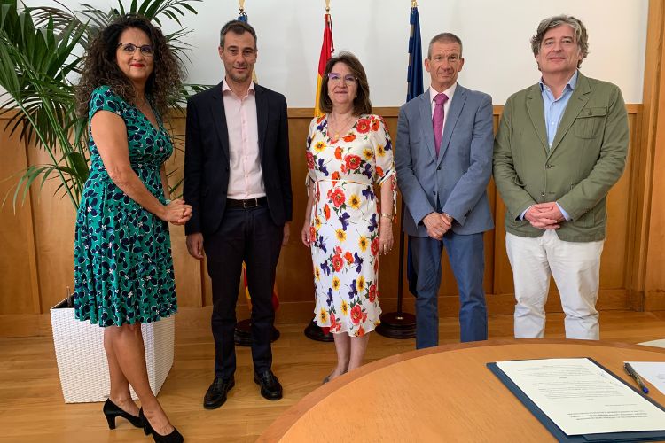 Ir a la noticia La UA e Hidraqua renuevan convenio para la mejora de accesibilidad de espacios físicos y la adaptación inclusiva de acciones culturales