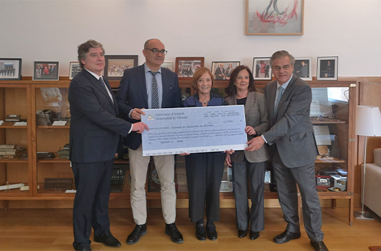 Ir a la noticia La UA e Hidraqua entregan 3.140 euros a la Sociedad de Conciertos de Alicante recaudados en su concierto solidario 121 Aniversario Aguas de Alicante