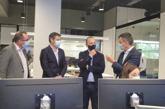 Ir a la noticia Rubén Martínez Dalmau, Vicepresidente Segundo del Consell y Conseller de Vivienda y Arquitectura Bioclimática visita el centro de innovación Dinapsis de Benidorm